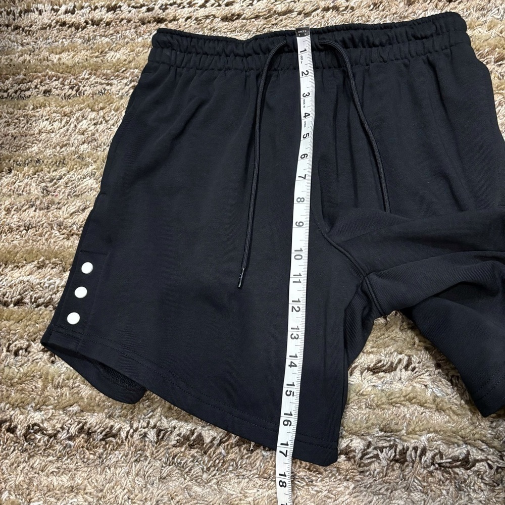 NWT Nike Womens Basketball Short Small Loose Dri-Fit Black Pockets - Picture 8 of 8